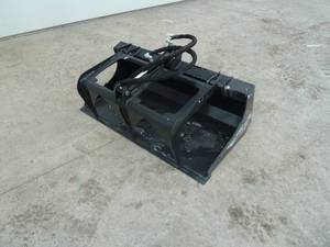 lot 91 image: Wolverine Mini Grapple Bucket