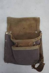lot 17 image: Tool belt pouch