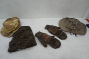 lot 19 image: winter hat and gloves with 2 bucket hats. Size L