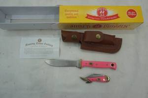 lot 34 image: Kissing Crane. NEW IN BOX. Fixed and lock back knife set with sheath.