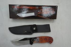lot 37 image: Spider Creeper. 4 blade and leather sheath. NEW IN BOX