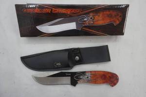 lot 38 image: Spider Creeper. 4 blade and leather sheath. NEW IN BOX