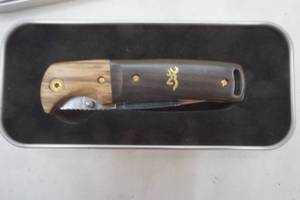 lot 42 image: New in case Browning folding blade knife