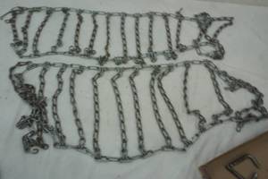 lot 52 image: tire chains. 12 across