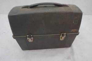 lot 88 image: vintage Thermos lunchbox. grey color
