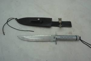 lot 93 image: large Survival Knife. 9 blade with sheath.