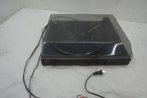 lot 99 image: Fisher 33, 45 speed record player. WORKS