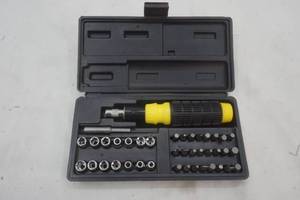 lot 147 image: Screwdriver set