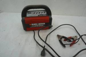 lot 162 image: Black and Decker battery charger with alternator check