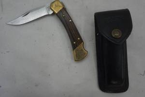 lot 167 image: Vintage buck knife with leather sheath 110-1