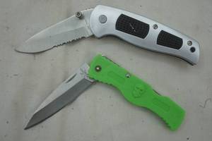 lot 178 image: Ridge Runner and Tac XtReme knives