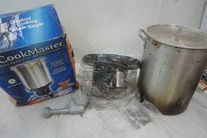 lot 201 image: Cook Master cooker
