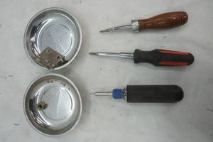 lot 227 image: Magnetic grip bowls, screwdrivers