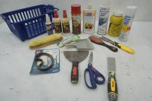 lot 231 image: Cleaning supplies