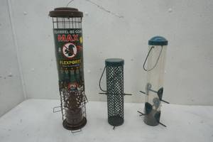 lot 246 image: bird feeders