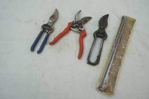 lot 257 image: hand pruners