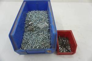 lot 284 image: container FULL OF NEW SCREWS. 32lbs