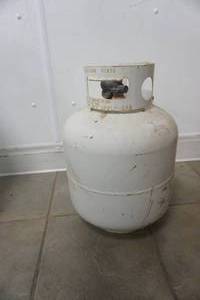 lot 299 image: propane tank 20lb