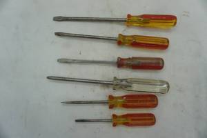 lot 313 image: large screwdriver lot