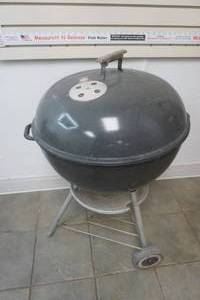 lot 354 image: Weber grill