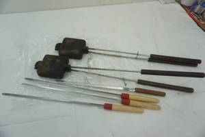 lot 384 image: 2 pie irons and 4 camping skewers