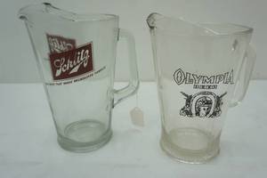 lot 392 image: 2 pitcher lot Schlitz und Olympia