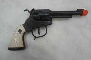 lot 6 image: Toy cap gun