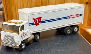 lot 182 image: International semi cab