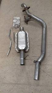 lot 19 image: Walker Catalytic Converter with Mounting Hardware - Direct Fit