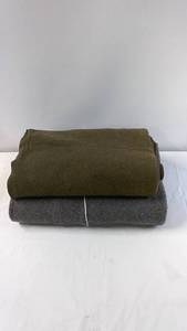 lot 78 image: Set of 2 Wool Blankets - Green and Gray