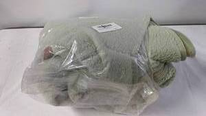 lot 159 image: New VTCTOPS Hooded Plush Furniture Protector