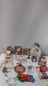 lot 184 image: Holiday Decor Collection including Signs, Socks, and Figurines 20 Items