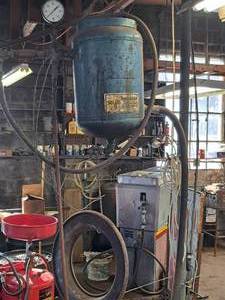 lot 3 image: Solar Industries Tire Inflator & Bead Expander S72
