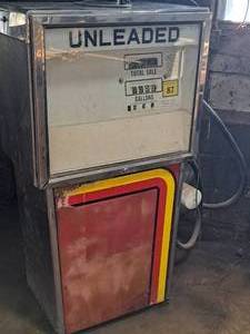 lot 6 image: Wayne No. 73 Unleaded Gas Pump