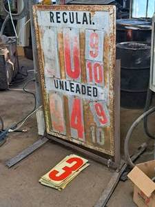 lot 7 image: Vintage Metal Gas Price Sign with Numbers