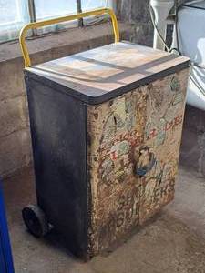 lot 13 image: Rolling Storage Cabinet 2-door1-drawer2-shelf