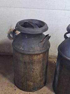 lot 16 image: Vintage Milk Can