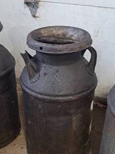 lot 18 image: Vintage Milk Can