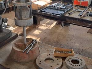 lot 30 image: Vintage Wheel Bubble Balancer with Adapter and Pliers