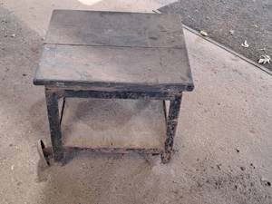 lot 37 image: Rolling Work Stool