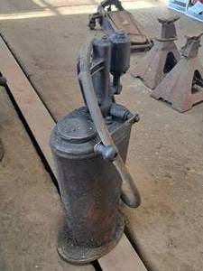 lot 68 image: Gear Lube Pump