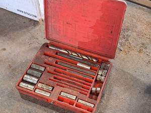 lot 81 image: Mac Tools No. SE 10 Screw Extractor Set with Plastic Case