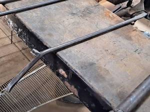 lot 88 image: 34 Tire Repair Bar