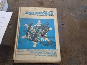 lot 130 image: Chiltons Snowmobile Repair & Tune-Up Guide