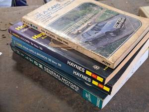 lot 131 image: Lot of (4) Automotive Repair Manuals - Clymer GM A-Cars 1982-1985, Haynes Honda Accord 1984-1989, Haynes Ford Pick-up & Bronco 1980-1996, Chilton GM S-Series Pick-Ups and SUV 1994-1999