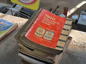 lot 137 image: Lot of (8) Vintage 1970, 1971, 1972, 1973, 1974, 1975, 1976, 1977 Phillips 66 Philcheck Automotive Service Guides