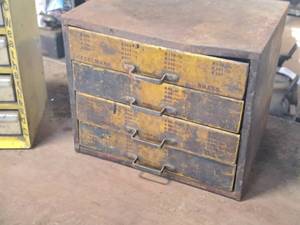 lot 166 image: Parts Organizer Cabinet 4-drawer with Assorted Hardware