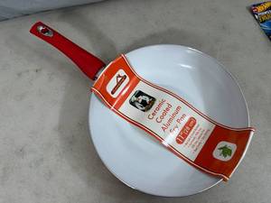 New 11 inch Ceramic Non Stick Frying Pan - Red