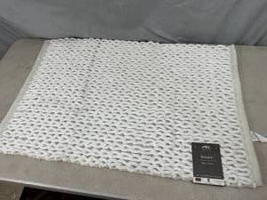 New Moda Braided Super Soft Bath Mat