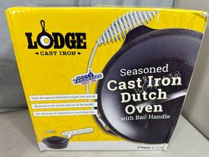 New Lodge Cast Iron 5 Quart Dutch Oven with Lid